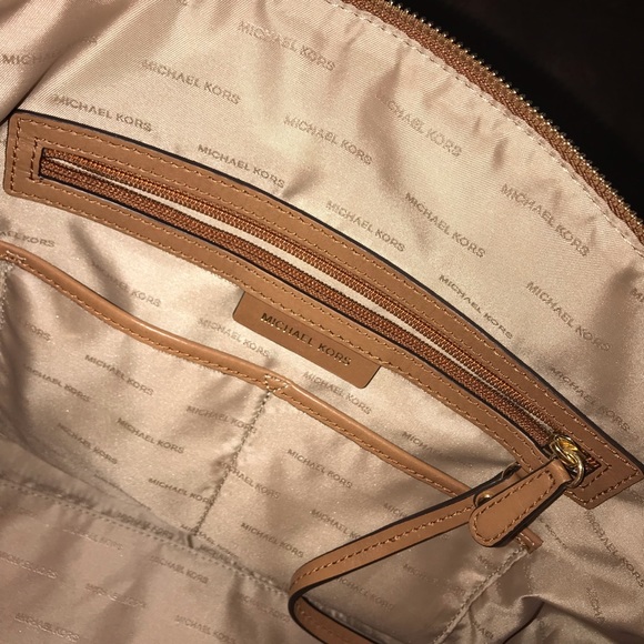 Michael Kors purse - Picture 3 of 5